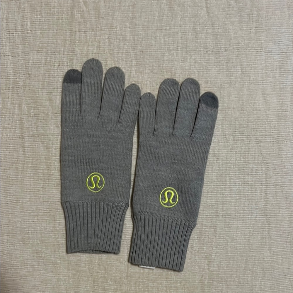 Lululemon Athletica Gray Winter Gloves - Picture 1 of 2